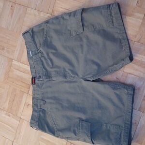 Wolverine cargo shorts size 44 green